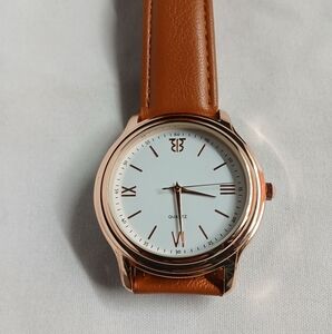 Elegant Quartz Men's Watch with Brown Leather Strap